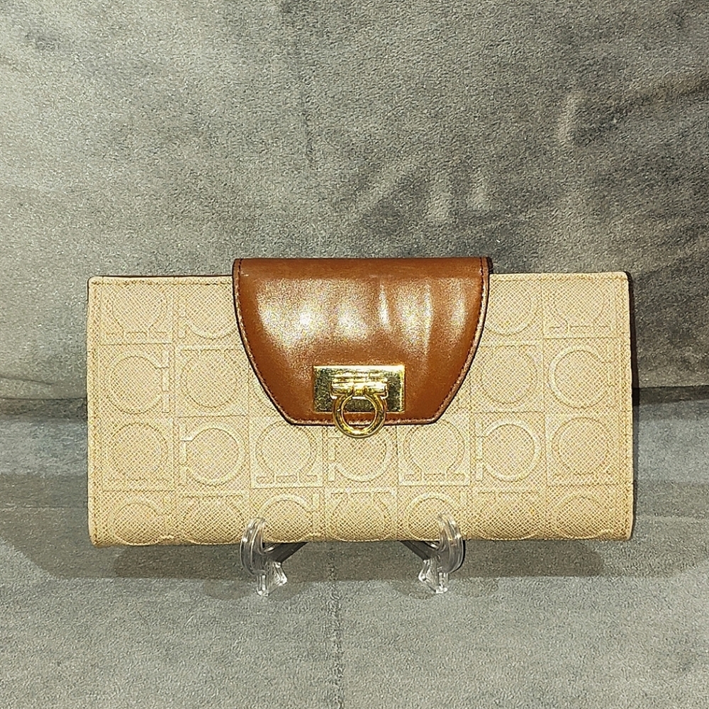 SALVATORE FERRAGAMO GANCINI MONOGRAM EMBOSSED LOGO LEATHER 3-TONE LONG WALLET
